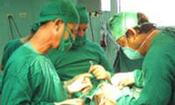ortopedicos operando.jpg